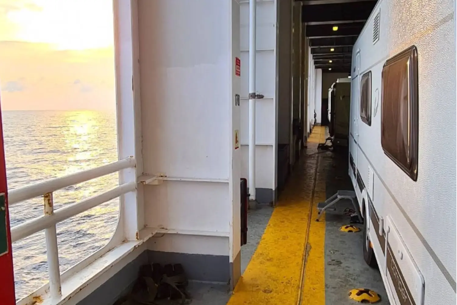 Camping on board from Italy to Greece - Spacious garage to park caravans, minivans etc